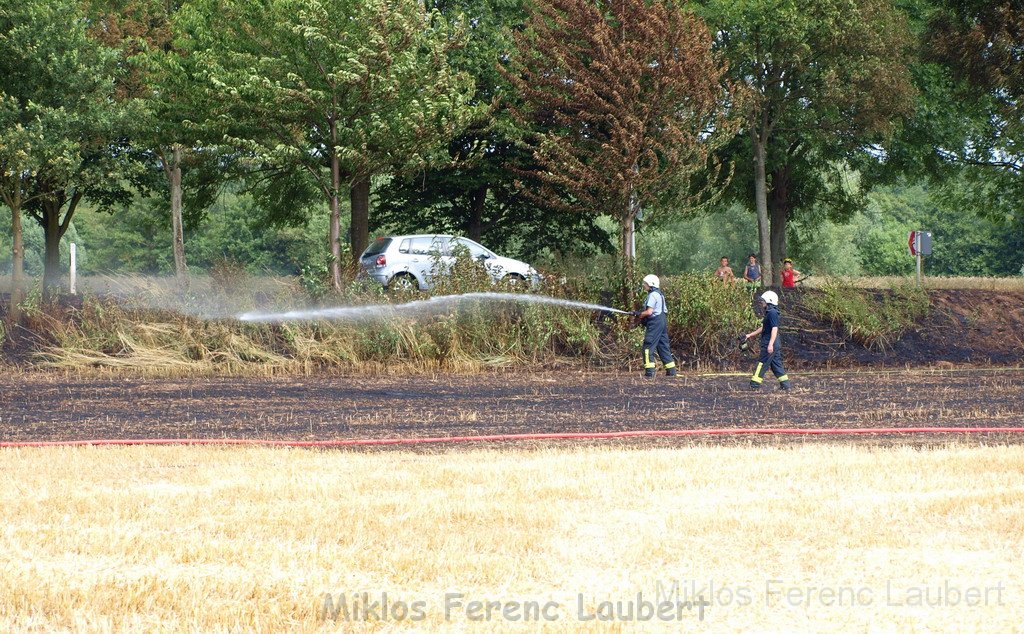 Bodenfeuer ausgeloest durch Strohballenpresse Koeln Holweide Colonia Allee P62.JPG